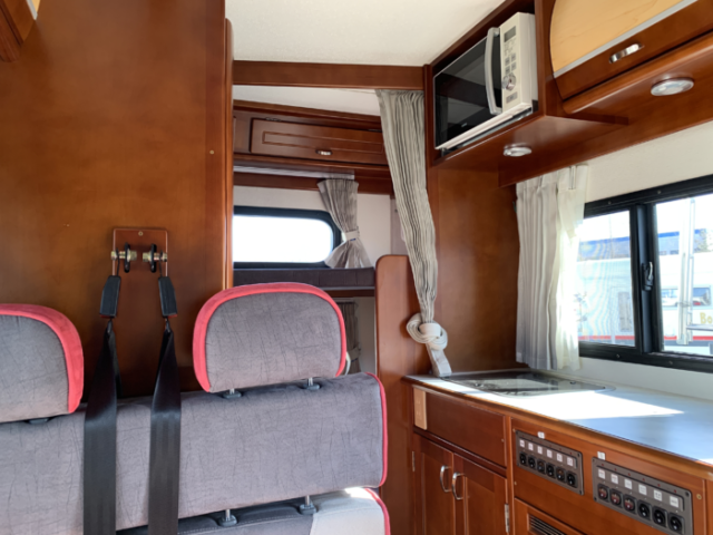 キャンピングカー購入前夜「どんな旅がしたい？」「運転は楽なほうがいい？」「必須の装備は何？」