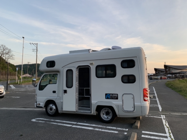 道の駅あつみ・しゃりんで夕日を見るショート旅からISUZUロゴ貼り付け